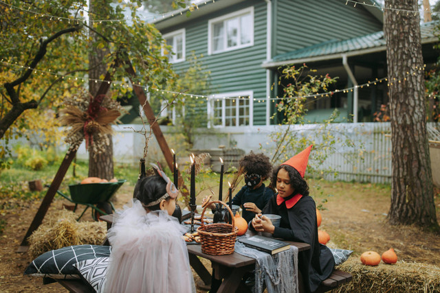 Sewa Kostum Halloween Tangerang dan Sekitarnya. Foto hanya sebagai ilustrasi saja, bukan tempat sebenarnya. Sumber: Pexels/Yaroslav Shuraev.