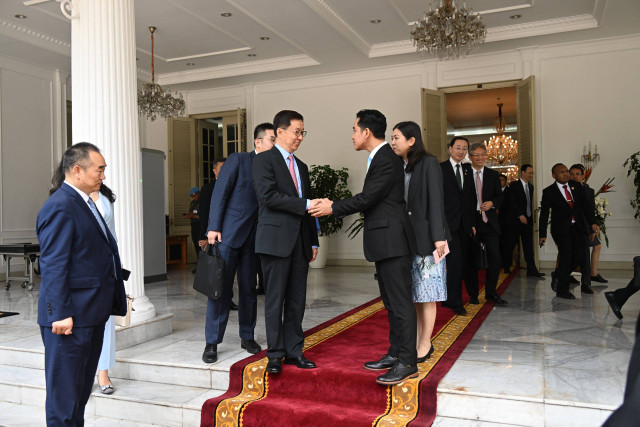 Wapres Gibran Rakabuming Raka menerima kunjungan Wapres China Han Zheng di Istana Wapres Jakarta, Senin (21/10/2024). Foto: BPMI Setwapres