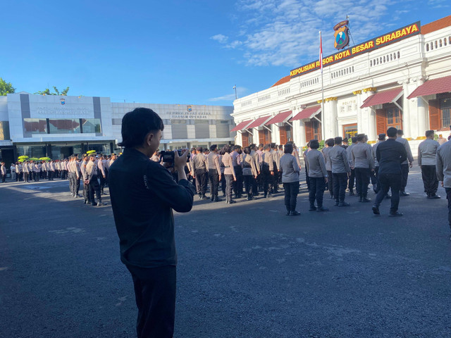 Sumber : Moch Zumroni Rizki Saputra (Dokumentasi pribadi apel pagi Polrestabes Surabaya)