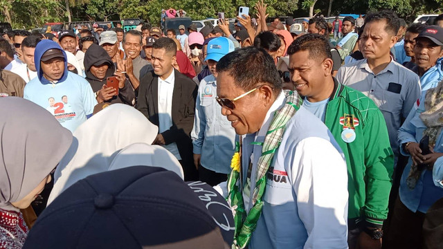 Hugua disambut warga Muna Barat. Foto: Dok. Istimewa.