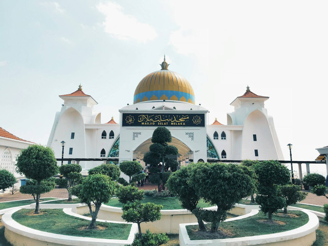 Masjid Al Ikhlas Sukoharjo. Foto hanya ilustrasi, bukan tempat sebenarnya. Sumber: Unsplash/kuiye chen