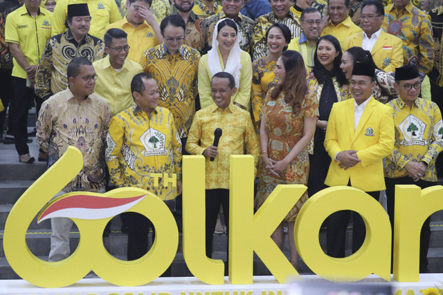 Ketua Umum Partai Golkar Bahlil Lahadalia memberikan keterangan pers terkait Tasyakuran HUT Partai Golkar ke-60 di DPP Partai Golkar, Jakarta Barat, Senin (21/10/2024). Foto: Iqbal Firdaus/kumparan