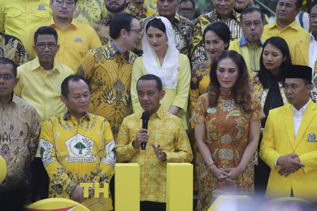 Ketua Umum Partai Golkar Bahlil Lahadalia memberikan keterangan pers terkait Tasyakuran HUT Partai Golkar ke-60 di DPP Partai Golkar, Jakarta Barat, Senin (21/10/2024). Foto: Iqbal Firdaus/kumparan