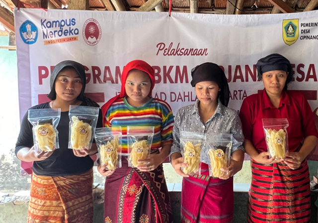 Para Pelaku UMKM Keripik Pisang Beserta Produknya