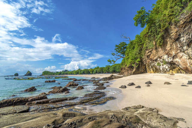 Pantai Tanjung Papuma. Foto: Shutterstock