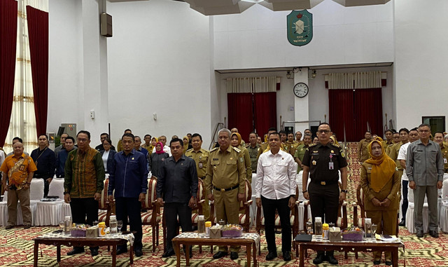 Foto bersama Pj Gubernur Kalbar bersama OPD. Foto: Yulia Ramadhiyanti/Hi!Pontianak