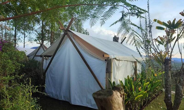 5 Glamping Bandungan. Foto hanya ilustrasi, bukan tempat yang sebenarnya. Sumber: Unsplash/Dwi Aryasa