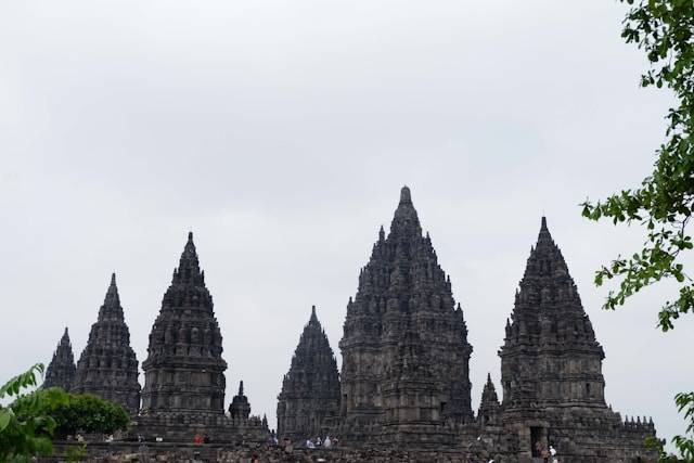 Ilustrasi kenapa roro jonggrang meminta 1000 candi. Foto: Albertus Gilang Drigantoro Saputro / Unsplash