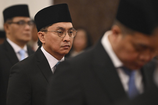 Staf Khusus Presiden bidang Ekonomi Kreatif Yovie Widianto mengikuti pelantikan dirinya sebagai Staf Khusus Presiden bidang Ekonomi Kreatif di Istana Negara, Jakarta, Selasa (22/10/2024). Foto: Sigid Kurniawan/ANTARA FOTO
