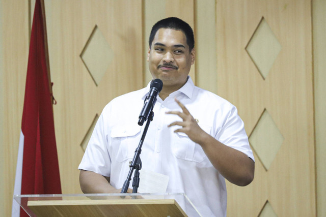 Menpora Dito Ariotedjo memberikan sambutan pertanyaan wartawan saat ramah tamah Menpora dengan Wamenpora di Kantor Kemenpora, Jakarta, Selasa (22/10/2024). Foto: Iqbal Firdaus/kumparan