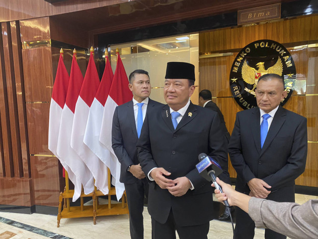 Menko Polkam kabinet Merah Putih Budi Gunawan di kantor Menko Polhukam, Jakarta pada Selasa (22/10). Foto: Abid Raihan/kumparan