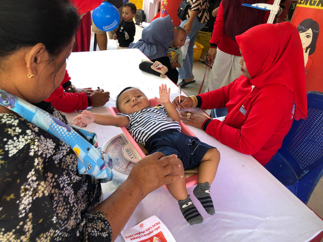 Alfamart gelar cek kesehatan dan edukasi gizi gratis untuk ibu dan anaka-anak. Foto: Dok. Alfamart