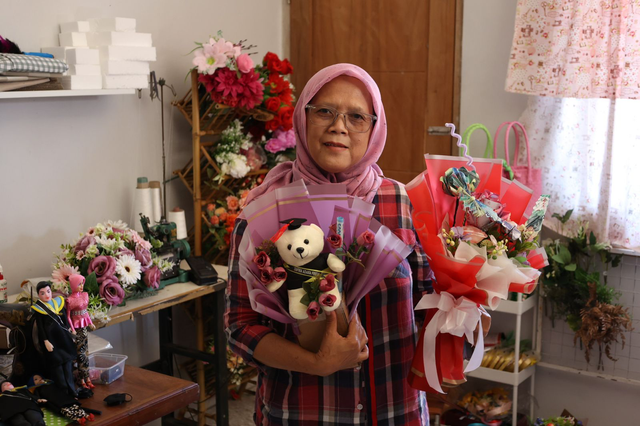 Ngadiyati sebagai pemilik Yasmin Souvenir yang sukses berkat dana bergulir dari LPDB-KUMKM. Foto: Dok. LPDB-KUMKM