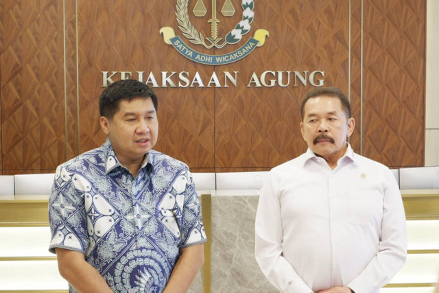 Jaksa Agung ST Burhanuddin menerima Menteri Perumahan dan Kawasan Permukiman RI Maruarar Sirait, membahas pengadaan lahan untuk permukiman rakyat di Gedung Utama Kejaksaan Agung, Jakarta, Selasa (22/10/2024). Foto: Dok. Kejagung