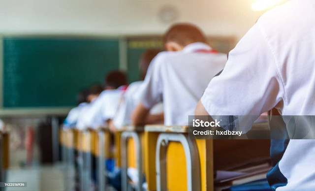 Ilustrasi mengerjakan post test modul 2 topik 1. Foto: iStock