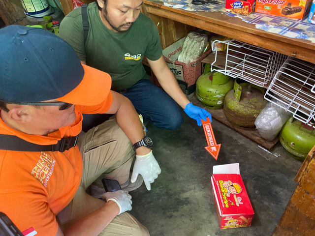 Kantin Sekolah Dasar (SD) Negeri 1 Durian Payung dipasang garis Polisi. | Foto: Sinta Yuliana/Lampung Geh