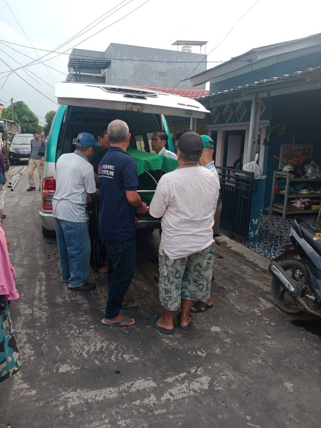 Jenazah saat tiba di rumah duka, Foto : Ist