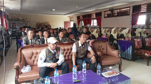 Para pelajar SMA 1 Empat Lawang ketika mengikuti KIE Rawan Bencana dalam rangka Sosialisasi SPAB, Foto : Dok BPBD Sumsel