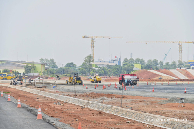 Proses pembangunan fasilitas proving ground atau Balai Pengujian Laik Jalan & Sertifikasi Kendaraan Bermotor (BPLJSKB) oleh Kemenhub. Foto: Kemenhub RI