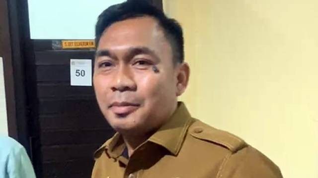 Pjs Wali Kota Manado, Clay Dondokambey, usai diperiksa penyidik Polda Sulawesi Utara, Selasa (22/10).