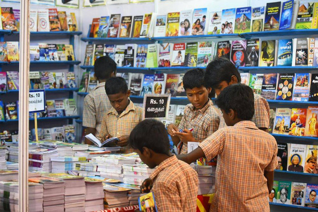 Ketersediaan buku bacaan meningkatkan budaya membaca di kalangan siswa., sumber: Pexels.