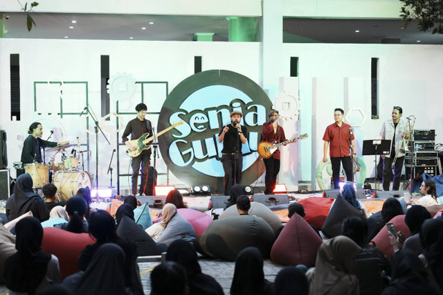 Pentas musik bertajuk 'Senja Gurau' di UGM untuk menjaga kesehatan mental mahasiswa. Foto: Dok. UGM