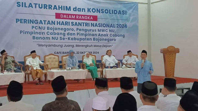 Calon Bupati Bojonegoro, Setyo Wahono saat hadiri acara Silaturahim dan Konsolidasi dalam rangka Peringatan Hari Santri Nasional (HSN) yang digelar PCNU Bojonegoro. Selasa (22/10/2024). (Aset: Istimewa)