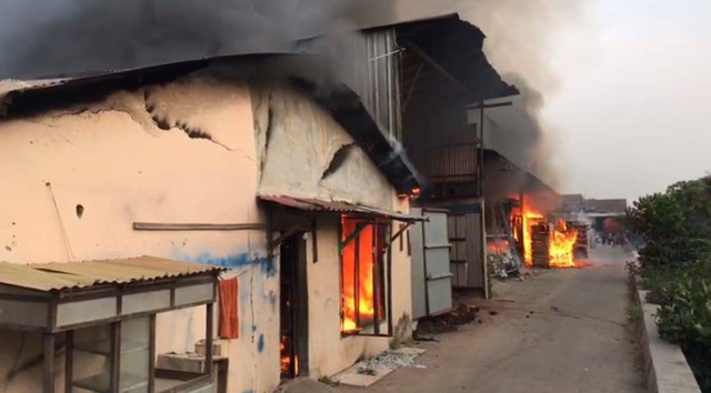 Kebakaran gudang dan lapak di wilayah Rawa Pasung, Medan Satria, Kota Bekasi, Rabu (23/10/2024) dok Istimewa