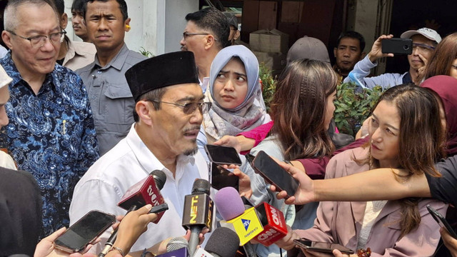 Calon Wakil Gubernur Jakarta nomor urut tiga Suswono bersama wakilnya Suswono dalam kegiatan silaturahmi bersama Komunitas Tionghoa & Harian Indonesia, Jakarta Barat, Rabu (23/10).  Foto: Alya Zahra/kumparan 