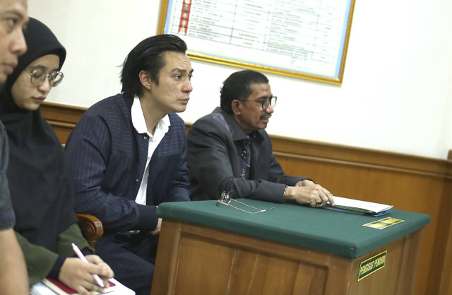 Artis Baim Wong saat menjalani sidang cerai perdana di Pengadilan Agama Jakarta Selatan, Jakarta, Rabu, (23/10/2024). Foto: Agus Apriyanto