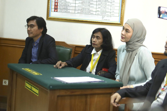 Artis Paula Verhouven saat menjalani sidang cerai perdana di Pengadilan Agama Jakarta Selatan, Jakarta, Rabu, (23/10/2024). Foto: Agus Apriyanto