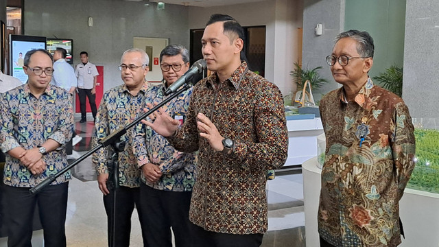 Menteri Koordinator Bidang Infrastruktur dan Pembangunan Kewilayahan, Agus Harimurti Yudhoyono saat ditemui di Kantor Kementerian PU, Rabu (23/10). Foto: Ghifari/kumparan 