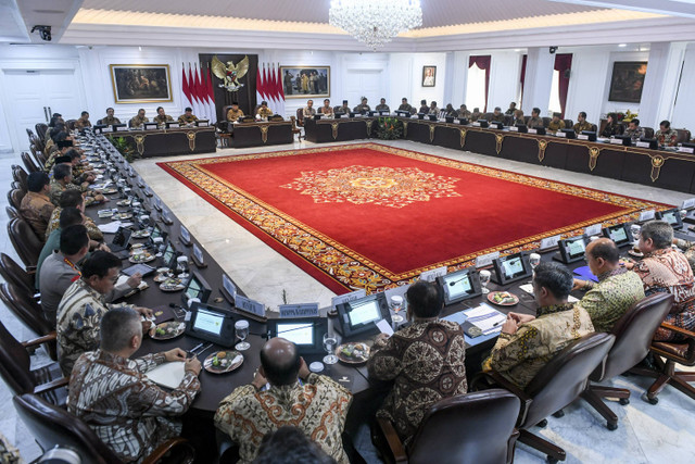 Suasana sidang kabinet paripurna yang dipimpin Presiden Prabowo Subianto di Kantor Presiden, Jakarta, Rabu (23/10/2024). Foto: Hafidz Mubarak A/Antara Foto 