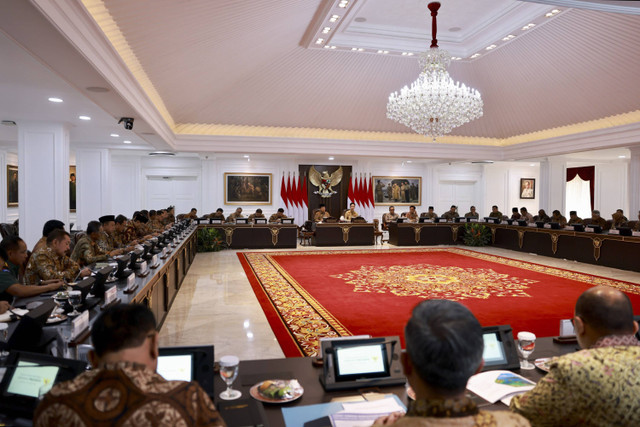 Presiden Prabowo Subianto menggelar Sidang Kabinet Paripurna perdana di Kantor Presiden, Kompleks Istana Kepresidenan, Jakarta Pusat, Rabu (23/10/2024). Foto: Dok. Tim Media Prabowo Subianto