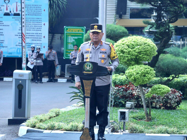 Kapolda Metro Jaya, Irjen Karyoto, saat memimpin apel di depan Ditreskrimsus Polda Metro Jaya pada Rabu (23/10). Foto: Dok. Istimewa