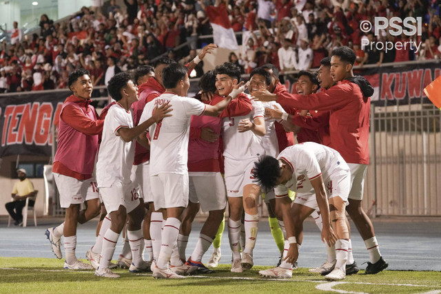 Matthew Baker cetak gol saat Timnas U-17 Indonesia vs Kuwait dalam matchday perdana Grup G Kualifikasi Piala Asia 2025 di Abdullah Al Khalifa Stadium, Rabu (23/10) malam WIB. Foto: Dok. PSSI