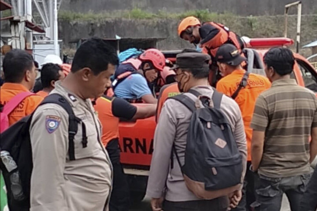 Dua petugas Basarnas Medan yang hilang saat cari korban hanyut ditemukan meninggal pada Rabu (23/10). Foto: Dok. Polsek Kuta Buluh