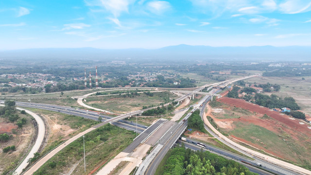 WSBP suplai readymix dan precast di Tol Japek II Selatan paket 3. Foto: WSBP