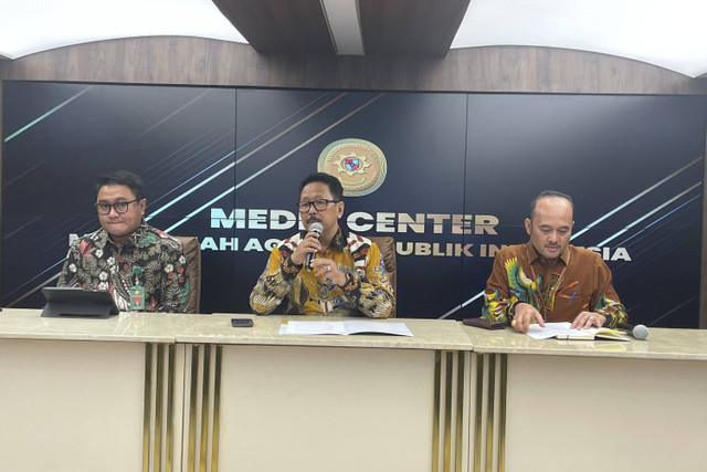 Konferensi pers terkait sikap Mahkamah Agung (MA) terhadap penetapan tersangka 3 hakim PN Surabaya oleh Kejaksaan Agung, di Gedung MA, Jakarta Pusat, Kamis (24/10/2024). Foto: Fadhil Pramudya/kumparan