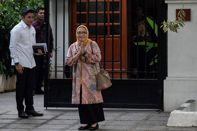 Akademisi Arifatul Choiri Fauzi tiba di kediaman Presiden terpilih Prabowo Subianto, Kertanegara, Jakarta Selatan, Senin (14/10/2024). Foto: Aprillio Akbar/ANTARA FOTO/kumparanWOMAN