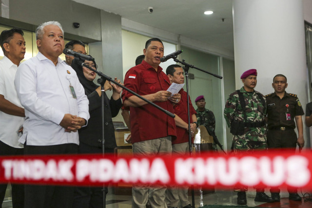 Konferensi pers terkait operasi tangkap tangan (OTT) tiga hakim PN Surabaya di Kejaksaan Agung, Jakarta, Rabu (23/10/2024). Foto: Asprilla Dwi Adha/ANTARA FOTO