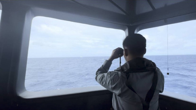 Bakamla RI Intercept China Coast Guard coba masuk kembali ke Wilayah Yurisdiksi Indonesia. Foto: Dok. Bakamla