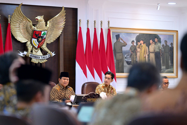 Presiden Prabowo Subianto memimpin sidang kabinet perdana di Istana Kepresidenan Jakarta. Foto: Dok. Muchlis Jr - Biro Pers Sekretariat Presiden