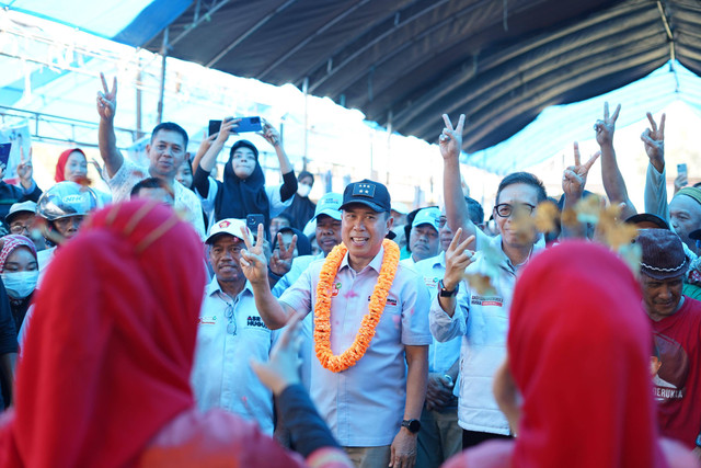 ASR disambut ribuan pendukungnya di Kolaka Timur. Foto: Dok. Istimewa.