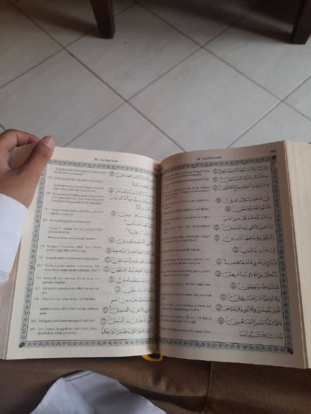 Membaca Al-Qur'an. Foto: Koleksi Pribadi.