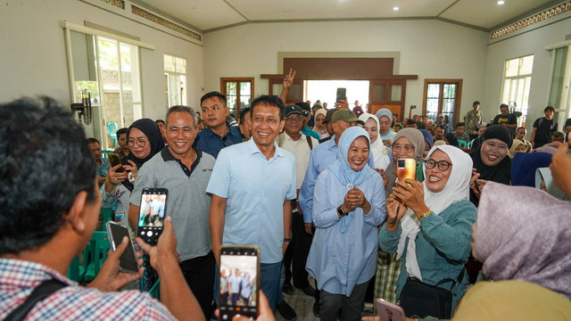 Cabup-Cawabup Bojonegoro nomor urut 02, Setyo Wahono-Nurul Azizah, saat hadiri dalam Sarasehan dan Diskusi Pupuk di Aula Cafe Baresta, Bojonegoro. Kamis (24/10/2024). (Aset: Istimewa)