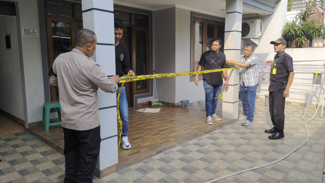 Olah TKP mayat wanita dalam toren di Kelapa Gading, Jakarta Utara. Foto: Dok. Istimewa