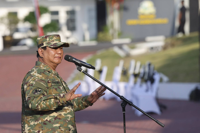 Presiden Prabowo Subianto bersama Menteri, Wakil Menteri, Kepala Badan/Lembaga hingga Utusan Khusus Presiden mengikuti retreat Kabinet Merah Putih di Akademi Militer Magelang, Jawa Tengah, Jumat (25/10/2024). Foto: Dok. Istimewa