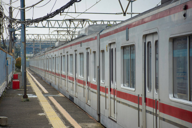 Reaktivasi Stasiun Pondok Rajeg. Foto hanya sebagai ilustrasi saja, bukan tempat sebenarnya. Sumber: Unsplash/Rafael Atantya.