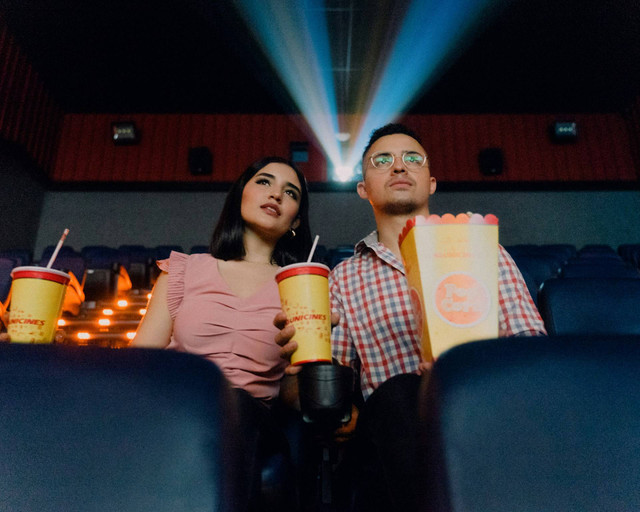 Jadwal Bioskop Tunjungan Plaza. Foto hanya ilustrasi, bukan tempat sebenarnya. Foto: dok. Unsplash/Felipe Bustillo